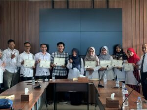 Tujuh orang dosen muda di UIN Imam Bonjol Padang menerima sertifikat Sertifikasi Dosen (Serdos). Sertifikat Serdos itu diserahkan oleh.