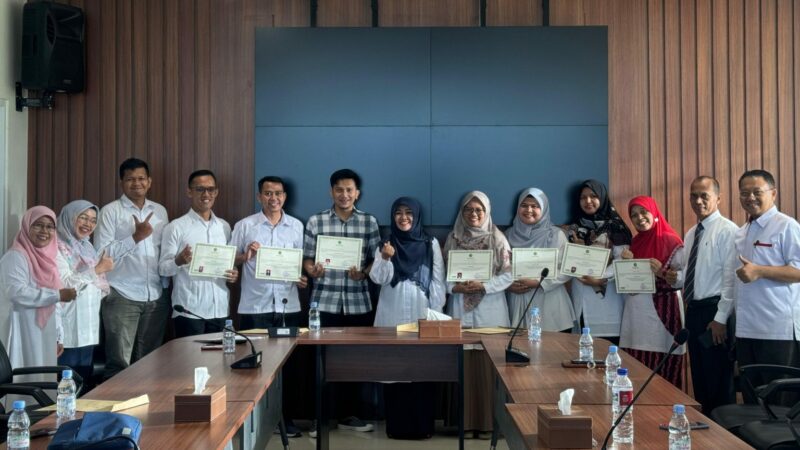 Tujuh orang dosen muda di UIN Imam Bonjol Padang menerima sertifikat Sertifikasi Dosen (Serdos). Sertifikat Serdos itu diserahkan oleh.