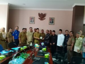 Universitas Islam Negeri (UIN) Imam Bonjol Padang menghadiri rapat pembahasan kerja sama dengan Bupati Pasaman tentang Peraturan Daerah