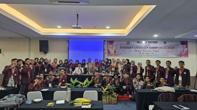 Hebatnya kampus itu ditandai dengan mahasiswanya berprestasi. Dosen dan pimpinan yang hebat, karena mahasiswanya berprestasi.