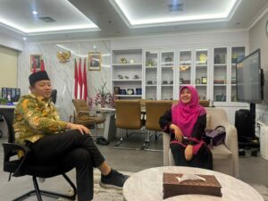 Rektor UIN Imam Bonjol Padang, Martin Kustati didampingi oleh Dekan Fakultas Tarbiyah dan Keguruan, Yasmadi dan Wakil Dekan I, Muhammad Kosim,