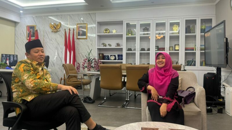 Rektor UIN Imam Bonjol Padang, Martin Kustati didampingi oleh Dekan Fakultas Tarbiyah dan Keguruan, Yasmadi dan Wakil Dekan I, Muhammad Kosim,