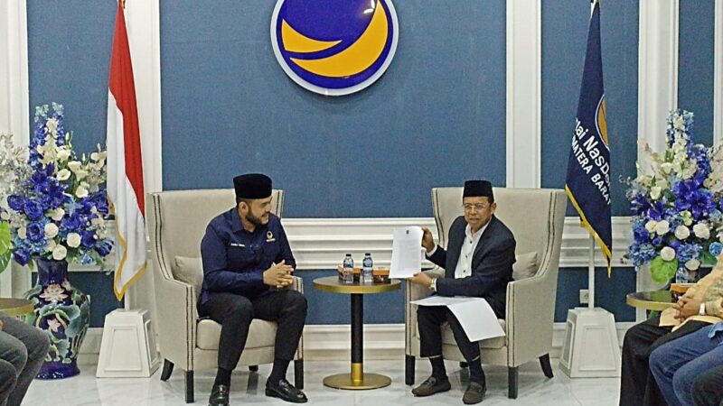 Seriusi Maju Sebagai Cagub Sumbar, Rektor UNP Ganefri Mendaftar ke Nasdem