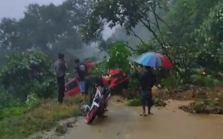 Musibah longsor terjadi di jalur Padang-Solok, tepatnya di bawah Tugu Bingkuang pada Selasa (7/5/2024) sekitar pukul 13.30 WIB.