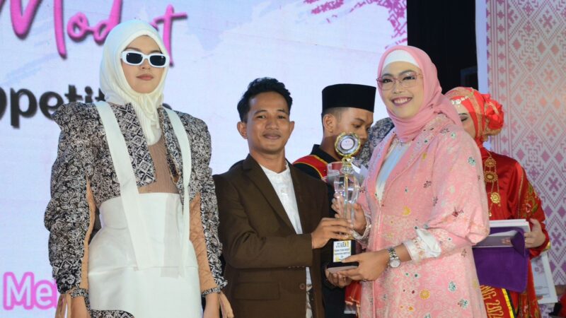 Desainer Muda Padang Unjuk Gigi di Padang Young Modest Fashion Design Competition 2024