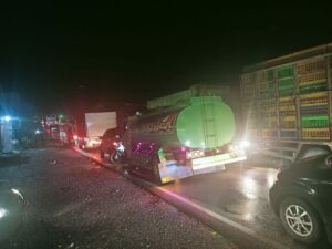 Jalan Sitinjau Lauik yang menghubungkan Padang - Solok hingga Pulau Jawa, sudah bisa dilalui sekitar pukul 20.30 WIB, Selasa (7/5/2024).