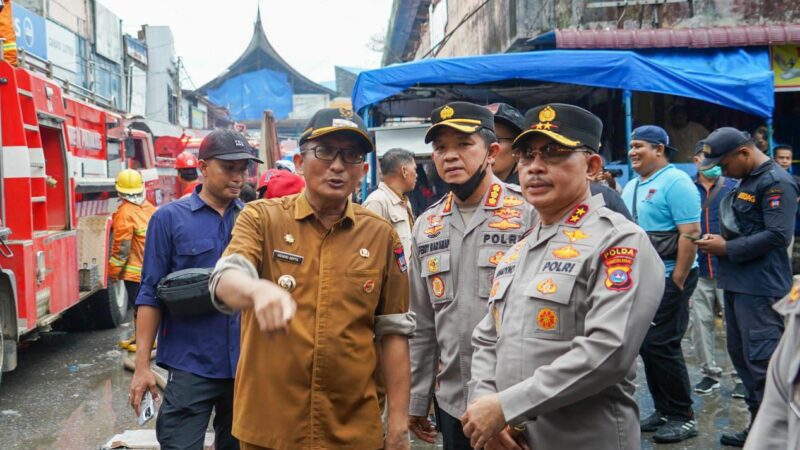 Kebakaran di Pasar Raya Padang, Wako Barsama Kapolda Cek Sejumlah Toko