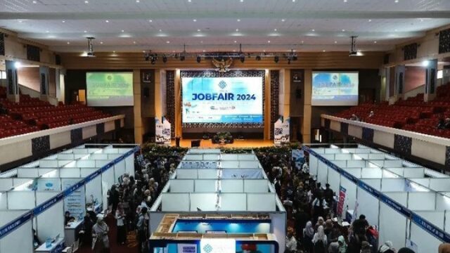 BPS mencatat Tingkat Pengangguran Terbuka (TPT) Provinsi Sumatra Barat (Sumbar) pada Agustus 2024 sebesar 5,75 persen. Angka ini turun