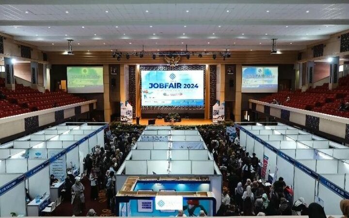 BPS mencatat Tingkat Pengangguran Terbuka (TPT) Provinsi Sumatra Barat (Sumbar) pada Agustus 2024 sebesar 5,75 persen. Angka ini turun