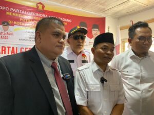 Anggota DPRD Sumatra Barat (Sumbar), Hidayat, resmi mendaftar ke Partai Gerindra sebagai bakal calon kepala daerah di Pilkada Padang.