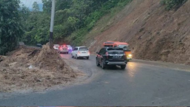 Ruas jalan Malalak akhirnya sudah bisa kembali dilalui secara normal pada Selasa siang (14/5/2024) usai dilanda longsor beberapa