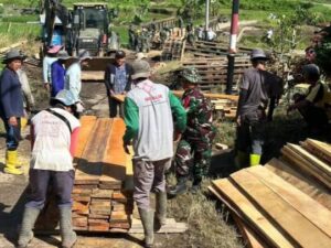Sebanyak 23 jembatan di enam kecamatan di Tanah Datar, putus akibat bencana alam banjir bandang yang terjadi pada Sabtu (11/5/2024).