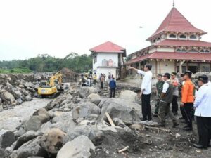 Presiden Joko Widodo (Jokowi)) memerintahkan Kementerian PUPR untuk menambah jumlah sabo dam di Sumatra Barat (Sumbar). Hal itu dilakukan untuk mencegah bencana banjir bandang