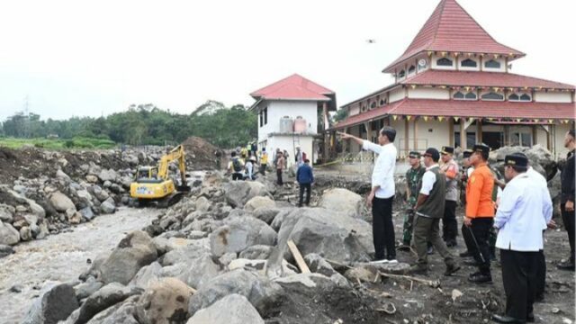 Presiden Joko Widodo (Jokowi)) memerintahkan Kementerian PUPR untuk menambah jumlah sabo dam di Sumatra Barat (Sumbar). Hal itu dilakukan untuk mencegah bencana banjir bandang
