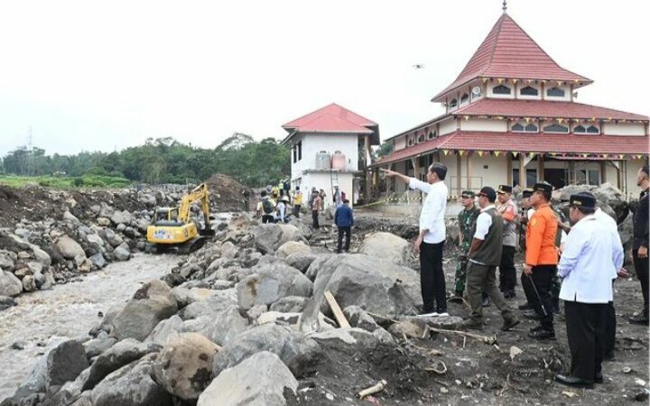 Presiden Joko Widodo (Jokowi)) memerintahkan Kementerian PUPR untuk menambah jumlah sabo dam di Sumatra Barat (Sumbar). Hal itu dilakukan untuk mencegah bencana banjir bandang