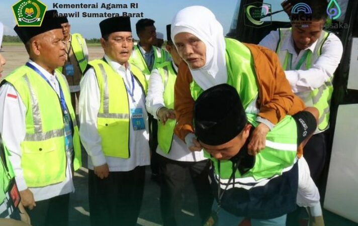 Sebanyak 13 kelompok terbang (kloter) calon jemaah haji (CJH) telah diberangkatkan ke Tanah Suci dari Embarkasi Padang hingga Senin