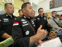 Kejati Sumbar menetapkan sembilan orang tersangka dugaan korupsi pengadaan alat praktik SMK di Disdik Sumbar. Dalam kasus ini,