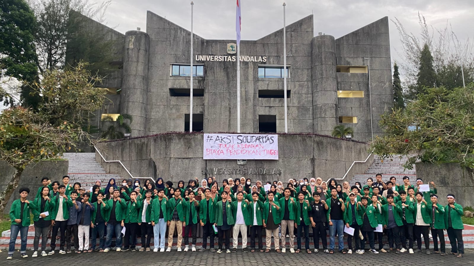 Mahasiswa Unand Gelar Aksi Solidaritas Tolak Kenaikan UKT
