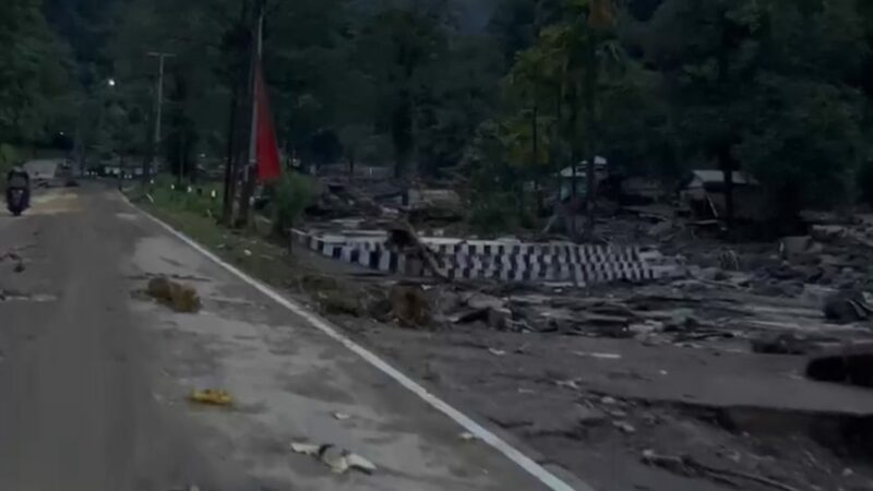 Dampak Banjir Bandang, Sejumlah Ruas Jalan di Padang Panjang Putus Total