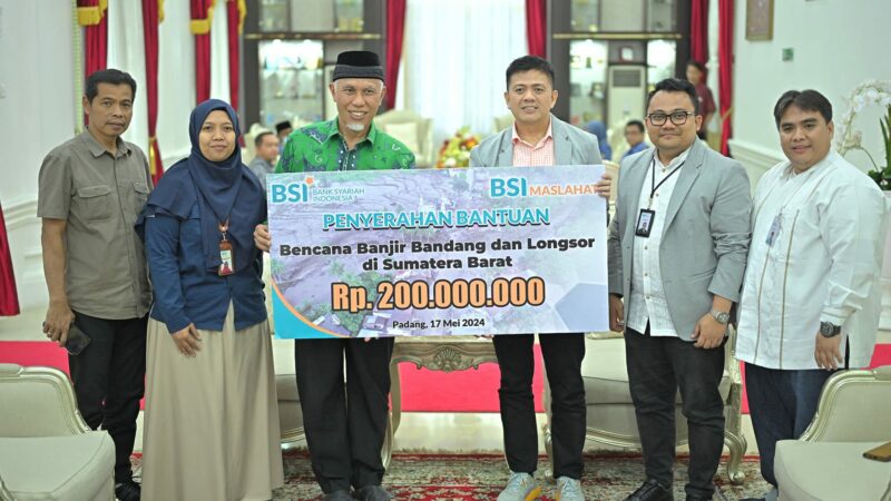 Gubernur Mahyeldi Terima Bantuan Rp200 Juta dari BSI dan 6 Ton Minyak Goreng dari Apical Group