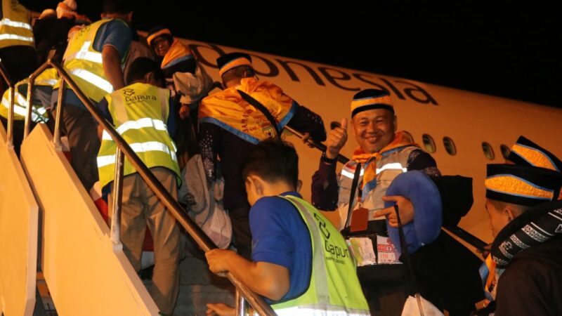 CJH Kloter 7 Embarkasi Padang diberangkatkan ke Tanah Suci dengan menggunakan pesawat Garuda Indonesia pada Minggu (19/5/2024)