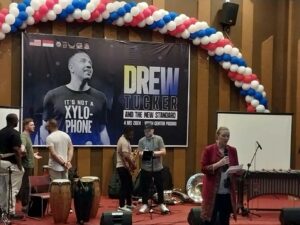 Tampil di Youth Centre Padang, Musisi Asal Florida Pukau Penonton