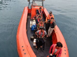 Dihantam Badai, Tujuh Pemancing Berhasil Dievakuasi Tim SAR Kota Padang