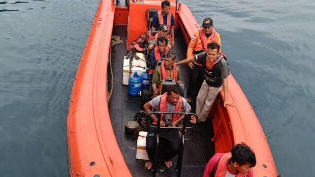 Dihantam Badai, Tujuh Pemancing Berhasil Dievakuasi Tim SAR Kota Padang