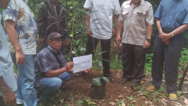 Fateta Unand Bantu Tingkatkan Ekonomi Petani Koto Malintang dengan Budidaya Aren