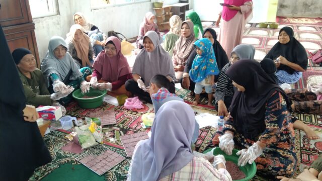 Mengembangkan UMKM Sagun Bakar: Inovasi Pengolahan Ubi Jalar oleh Fateta Unand dan KWT Lurah Saiyo