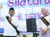 Bersama Guru PAUD se Kota Padang, Wako Hendri Septa dan Istri Berpamitan