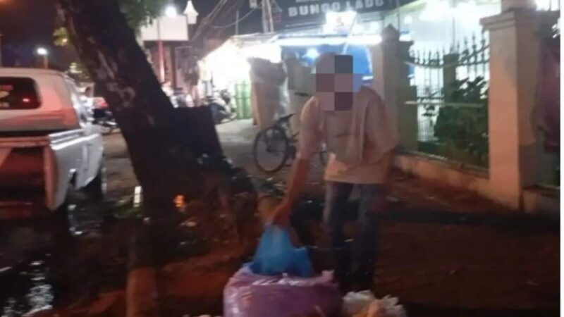 Satpol PP Padang Amankan 3 Warga Buang Sampah Sembarangan