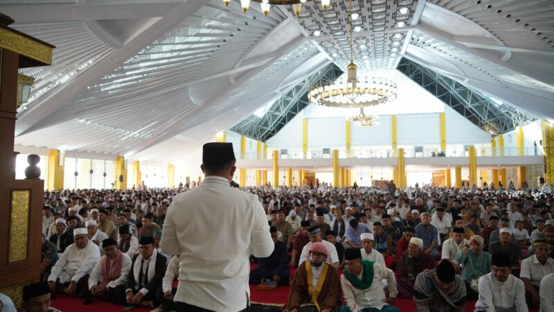 Masjid Agung Dharmasraya dipadati ribuan jemaah untuk melaksanakan Salat Idul Adha 1445 Hijriyah pada Senin (17/6/2024).