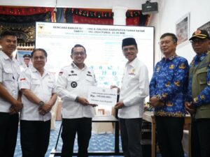 Bupati Limapuluh Kota Salurkan Bantuan Rp100 Juta untuk Korban Galodo Tanah Datar