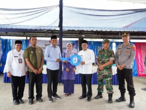 Dekatkan Layanan Kesehatan, Bupati Tanah Datar Serahkan Ambulans untuk Nagari Pangian