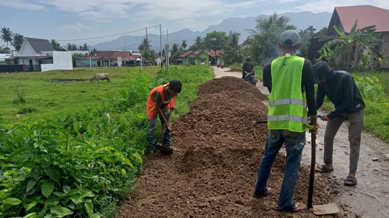 Pemko Padang Perbaiki Jalan Rusak di Korong Gadang Kuranji