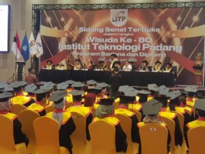 ITP Lepas 105 Wisudawan, Rektor Ingatkan Mesti Melek Teknologi AI