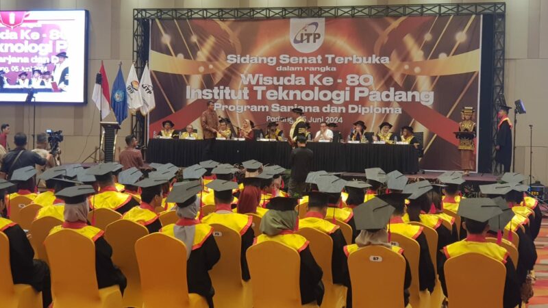 ITP Lepas 105 Wisudawan, Rektor Ingatkan Mesti Melek Teknologi AI