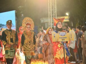 Delegasi Kota Padang Meriahkan Karnaval Budaya di Rakernas APEKSI