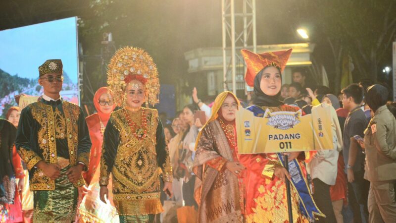 Delegasi Kota Padang Meriahkan Karnaval Budaya di Rakernas APEKSI