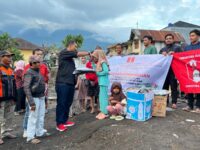 GMNI Sumbar Salurkan Bantuan Perlengkapan Sekolah untuk Anak-anak Korban Galodo di Agam