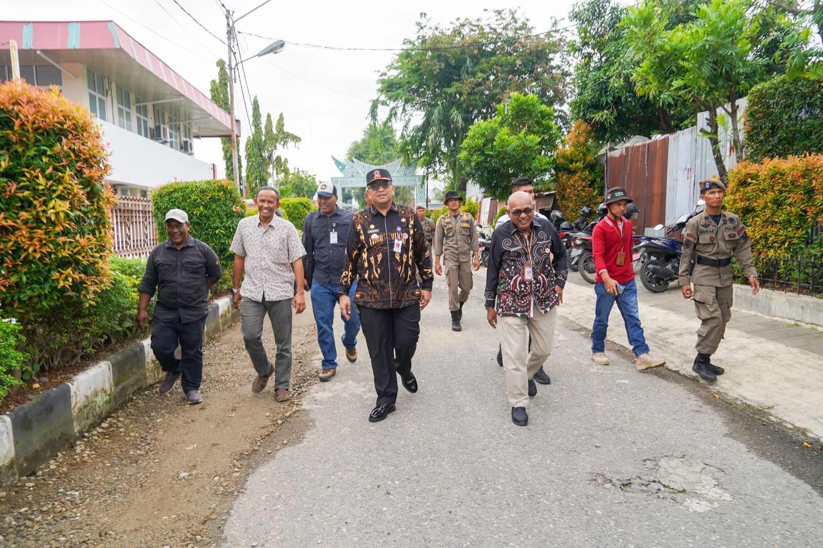 Target 100 Hari Kerja, Pj Wako Padang Cek Perbaikan Jalan Kampung Jao