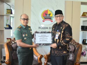 Pj Wako Serahkan Hibah Pengamanan Pilkada 2024 kepada Kodim 0312/Padang