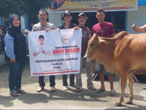PWI Sumbar Terima Sapi Kurban dari Andre Rosiade