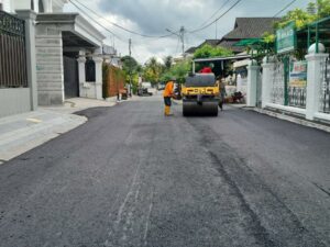 Bertahap, Pemko Padang Pastikan Jalan Rusak Kembali Mulus