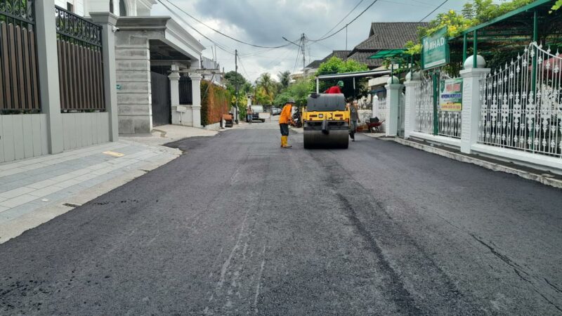 Bertahap, Pemko Padang Pastikan Jalan Rusak Kembali Mulus