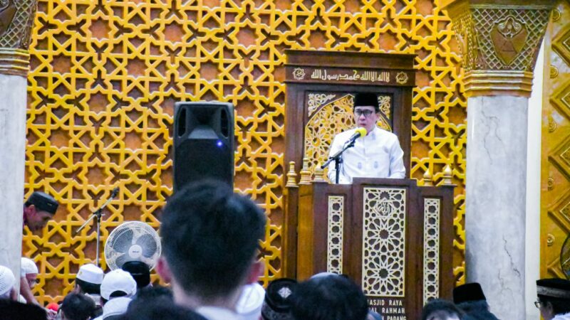 Ribuan Warga Ikuti Salat Idul Adha di Masjid Raya Jabal Rahmah PT Semen Padang