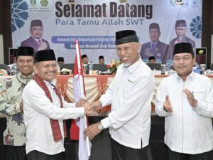Gubernur Sumbar Sambut Kedatangan Jemaah Haji Kloter 1 Debarkasi Padang