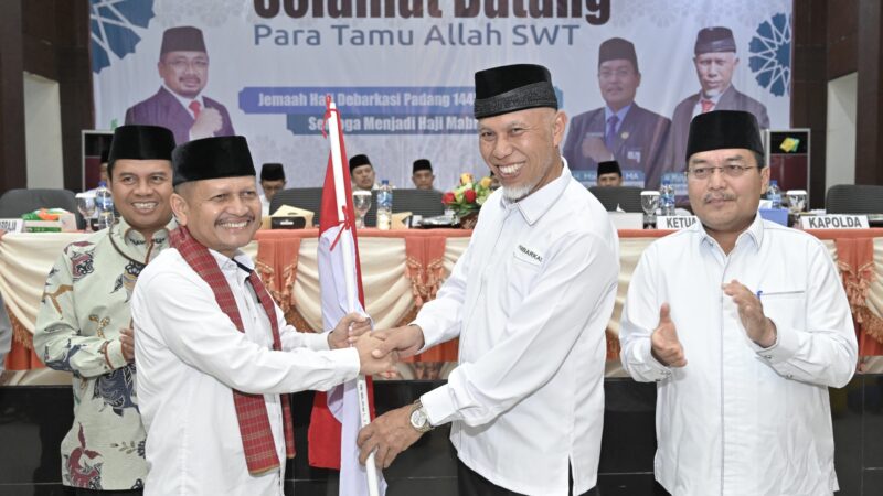 Gubernur Sumbar Sambut Kedatangan Jemaah Haji Kloter 1 Debarkasi Padang