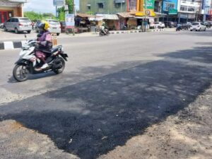 Pemko Padang telah melakukan penambalan jalan (patching) di 137 lokasi dengan total capaian sepanjang 23,027 kilometer (km) hingga Agustus